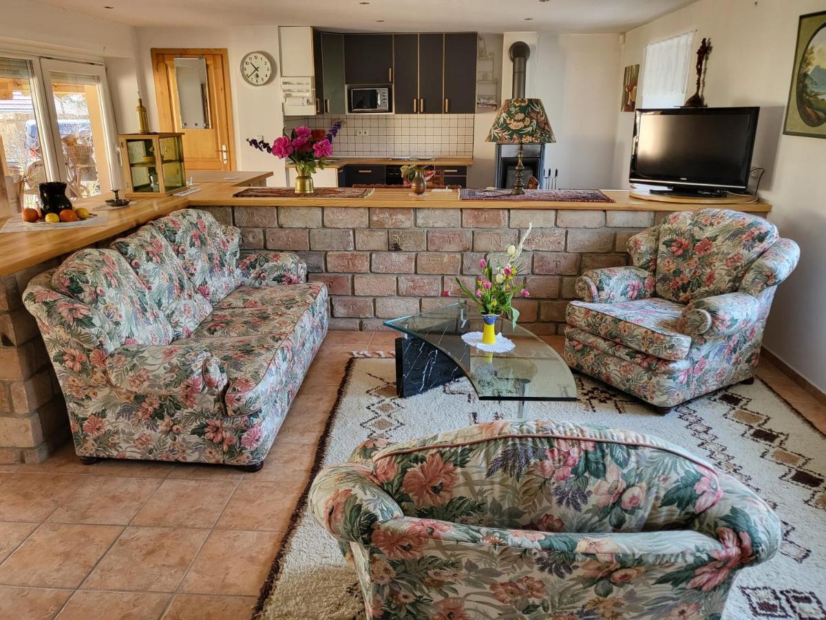 Ehm Family Resort Mesteri Екстериор снимка